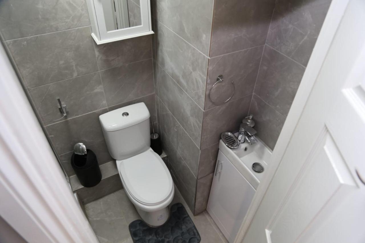 A A Guest Rooms Woolwich London Exterior photo